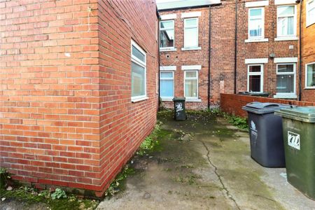 3 bedroom flat to rent - Photo 5