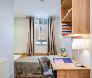 3 bedroom flat to rent - Photo 5