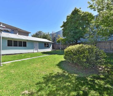 Charming & Classic 2-Bedroom Home with Large Backyard - Photo 5