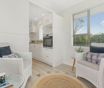 A warm and neutrally decorated home in a quiet street! - Photo 6