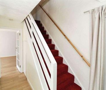 Berkeley Drive, Hornchurch, RM11 - Photo 2