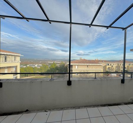 APPARTEMENT T3 64m2 - TERRASSE vue Sainte Vcitoire - GARAGE - Photo 5