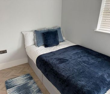 1 bedroom in a house share to rent - Photo 2