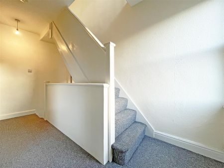 1 bedroom Duplex to rent - Photo 4