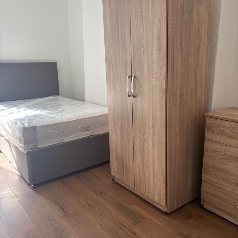 3 bedroom flat to rent - Photo 1