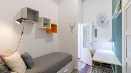 Room in a shared 9-bedroom apartment for rent in Vila de Gràcia, bills included - Foto 5