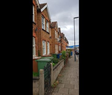 2 Bed Maisonette, Rosslyn Crescent, HA1 - Photo 4