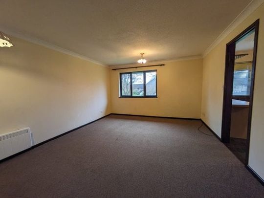 Horley 2 bedroom flat to rent - Photo 1