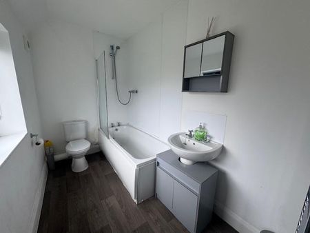 3 bedroom terraced house to rent - Photo 2