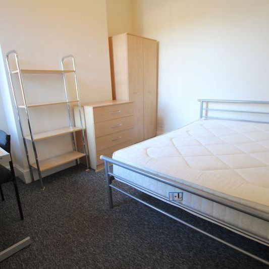 6 bedroom terraced house to rent - Photo 1