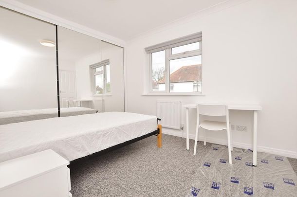 5 bedroom semi-detached house to rent - Photo 1