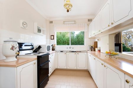 Spacious Sunny Apartment - Photo 5