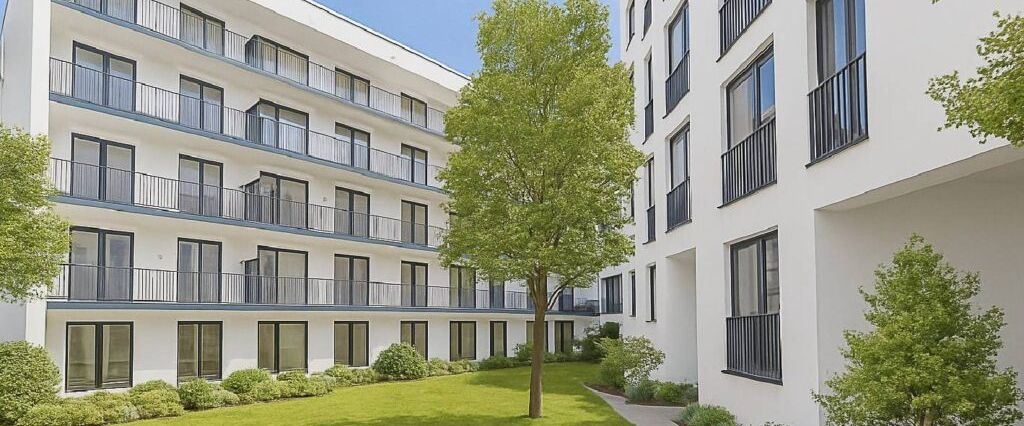 Harmonische 4-Zimmer-Wohnung mit großzügigem Wohnbereich und Balkon - Photo 1