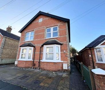 Glebe Road, Egham, TW20 - Photo 5