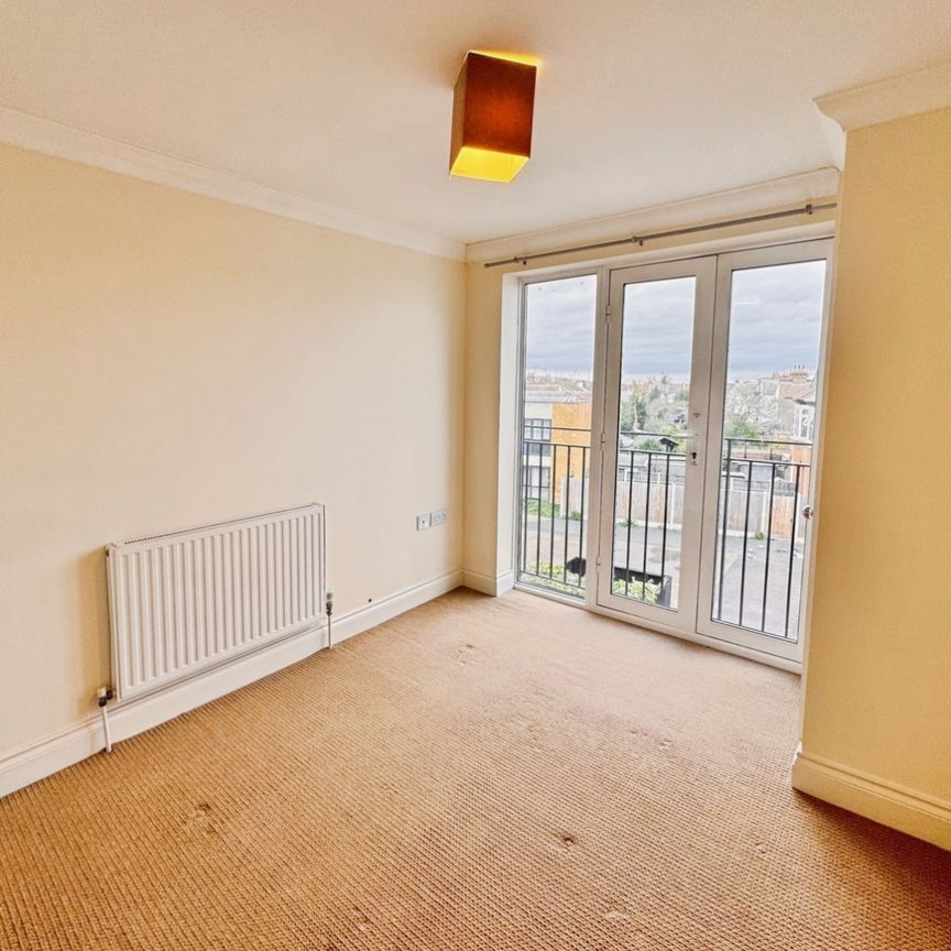 London Road, Westcliff-On-Sea - Photo 1