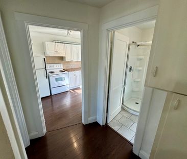 **COZY UPPER 1 BEDROOM UNIT IN WELLAND** - Photo 3