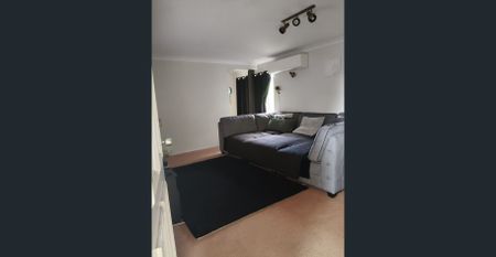 Spacious Home- Inground Pool - Air con- Big Block - 6 Month Lease on offer - Photo 4