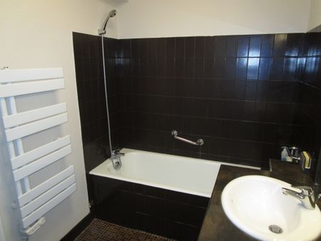 Location Appartement 5 pièces 102m² ST BRICE COURCELLES 51370 - Photo 4