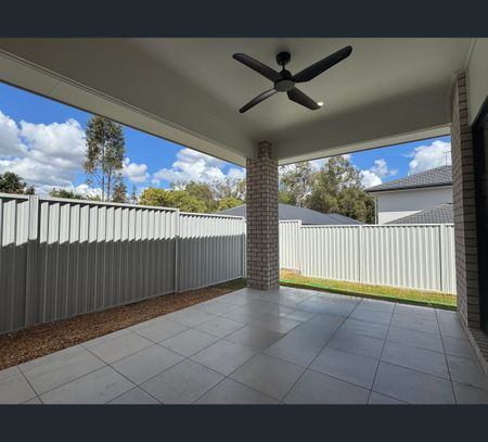28 Knightsbridge St, Pallara, Qld 4110 - Photo 2