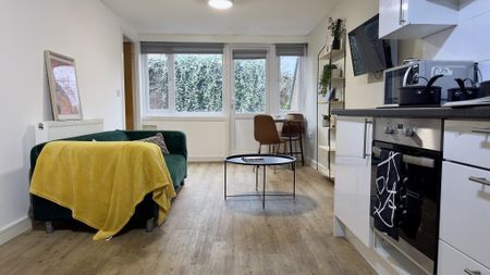 1 bedroom flat to rent - Photo 2