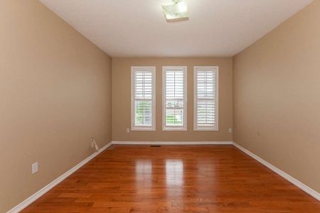 For Lease - 3350 Crimson King Circle, Mississauga, Ontario - Photo 4