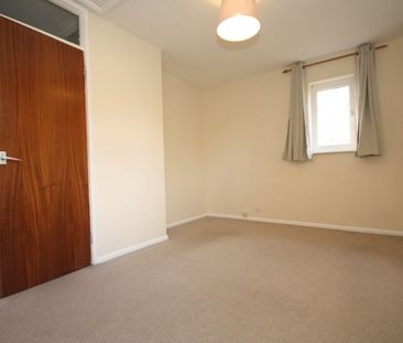 Goldsworth Park, Woking - Photo 3