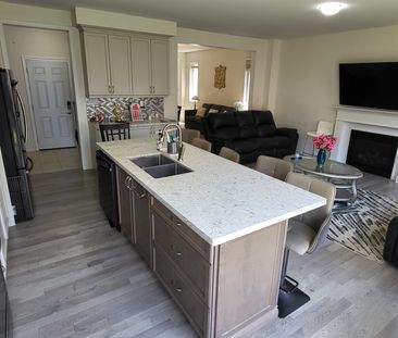 For Lease - 725 Kennedy Circle, Milton, Ontario - Photo 2