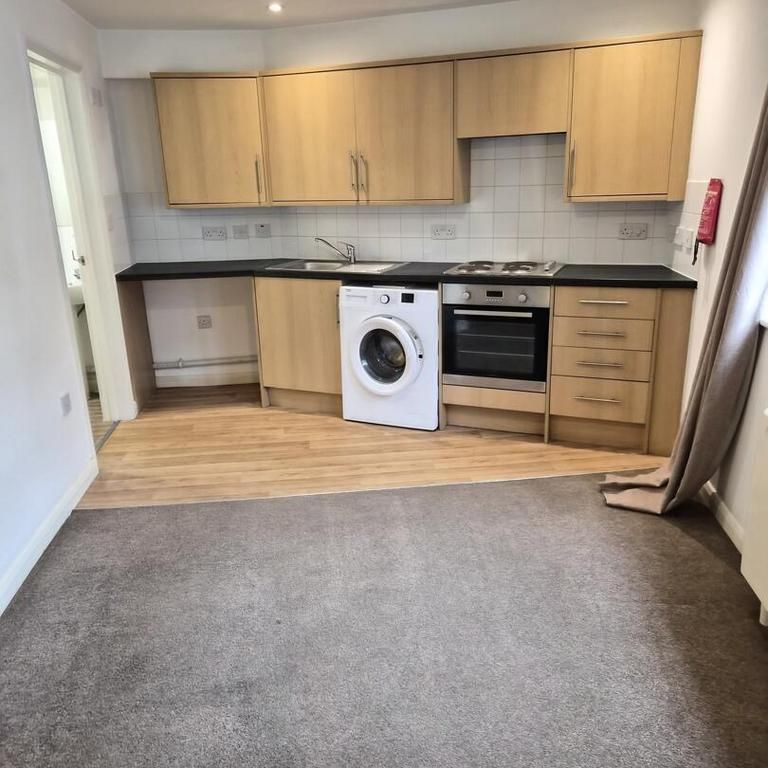 Studio to rent - Photo 1