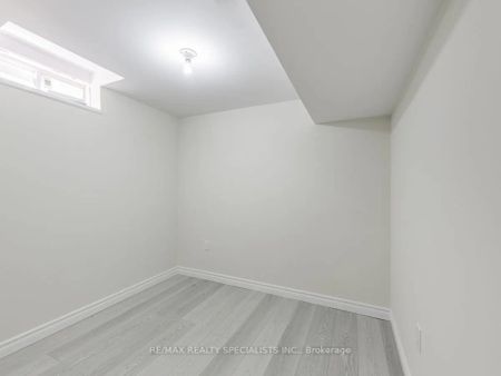 69 Princess Diana Drive #Lower - Photo 2