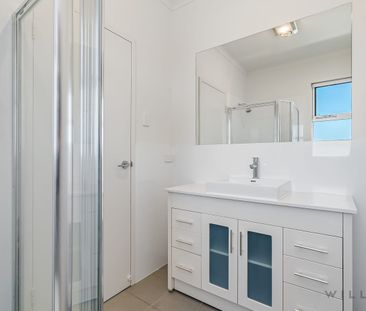 SPACIOUS CONTEMPORARY TOWNHOUSE IN THE HEART OF ST CLAIR - Photo 2