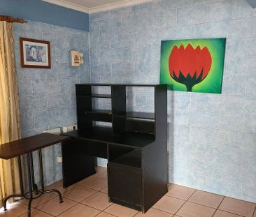 Partially Furnished 1 Bedroom Unit in Cairns North - Photo 2