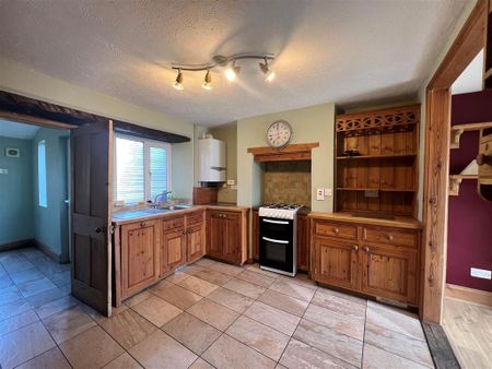 3 bedroom semi-detached house to rent - Photo 5