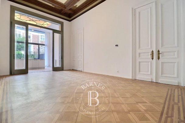 In the heart of Brussels - Renovated duplex 2bed + terrace + parking (optional) - Photo 1