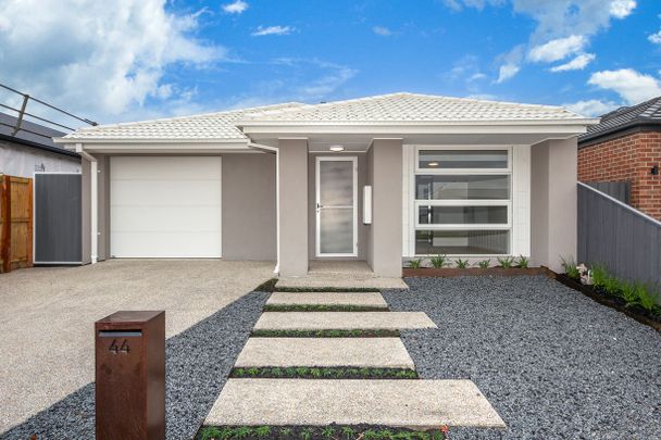 Light, Bright & Sparkling, Brand New Home - Photo 1