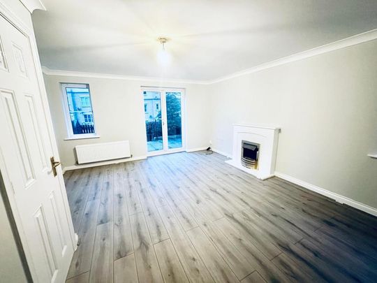 4 bedroom terraced house to rent - Photo 1