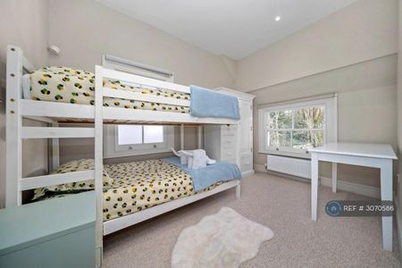 3 bedroom semi-detached house to rent - Photo 5