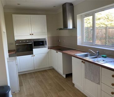 4 bedroom semi-detached house to rent - Photo 6