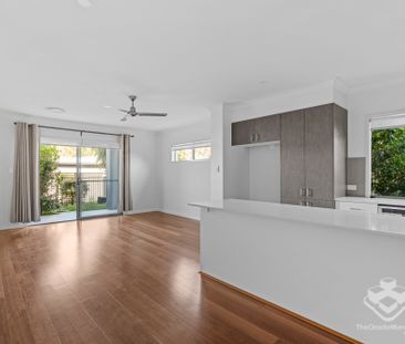 Spacious and Stylish Townhome in Prime Rochedale Location - Photo 1