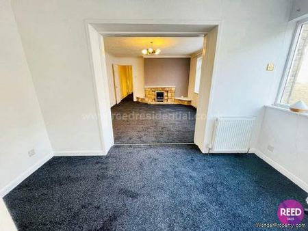 3 bedroom property to rent in Westcliff On Sea - Photo 5