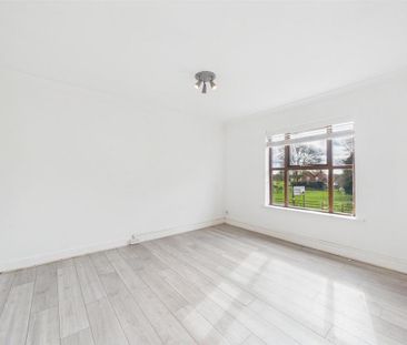 2 bedroom end of terrace house to rent - Photo 3