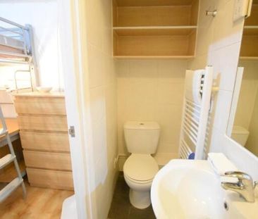 Maisonette to rent - Photo 1