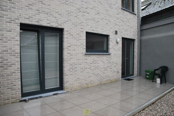 Mooi eigentijds gelijkvloers appartement/terras/staanplaats te huur - Photo 1