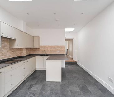 4 bedroom terraced house to rent - Photo 3