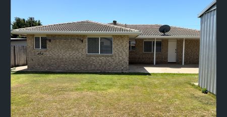 Airconditioned home with double shed - Photo 3
