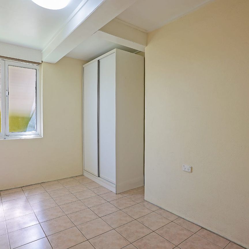 Freshly Updated Unit in Belgian Gardens - Photo 1