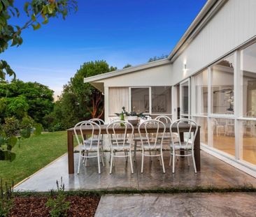 Light Filled & Stunning Family Home - Photo 1