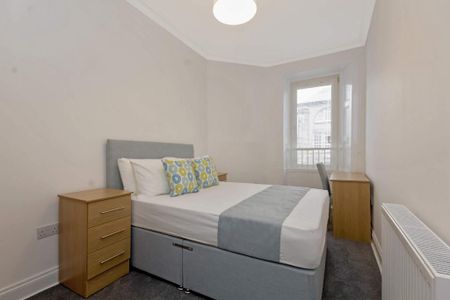 3 bedroom flat to rent - Photo 5