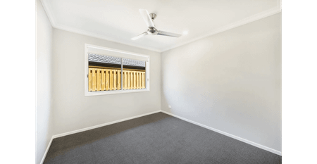 Spacious 4-Bedroom Family Home in the Heart of Park Ridge - Photo 4