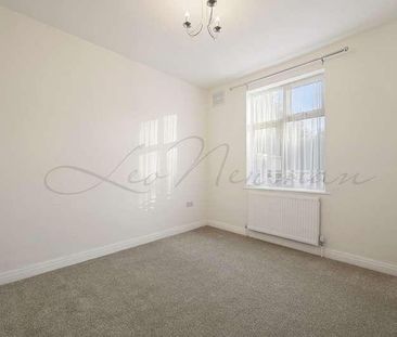 Lodge Court, Hornchurch, RM12 - Photo 4