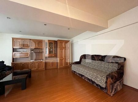 Apartament cu 3 camere, 90mp, zona Centrală - Fotografie 3